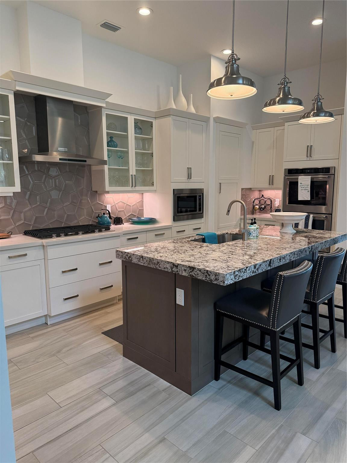 8467 Grand Prix Lane