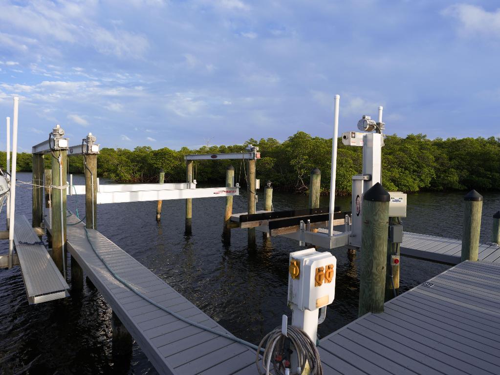 8902 SE Marina Bay Drive