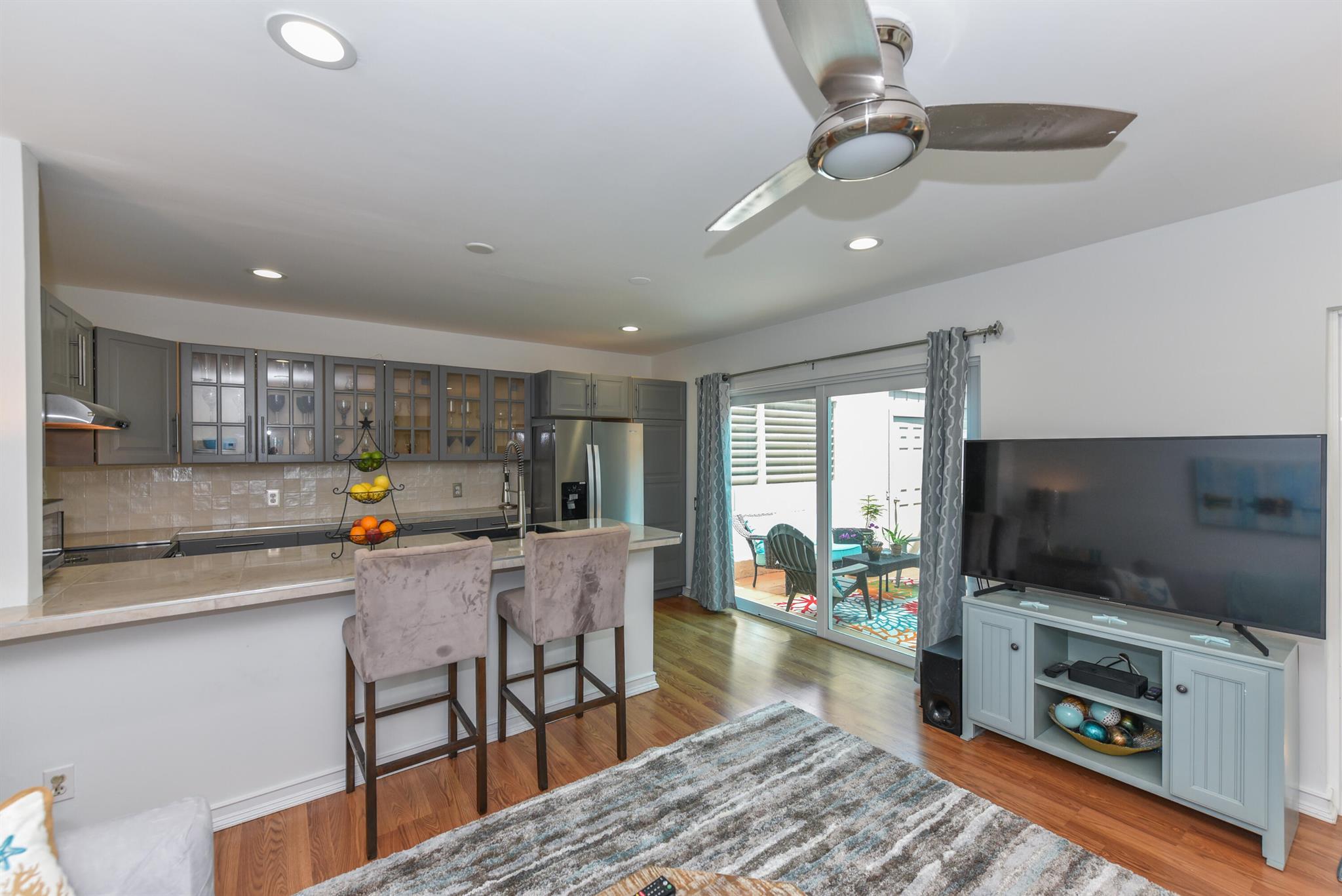 SEA LOFTERS CONDO - Residential