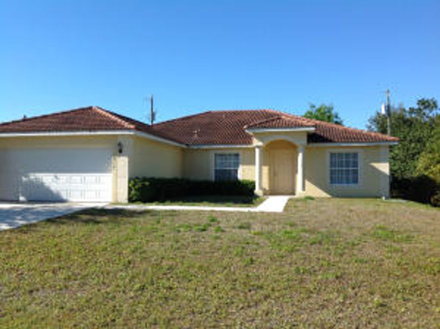 SHORT SALE APPROVED. 4 BEDRS / 2 BATHS 2 CAR GARAGE.TILE AND CARPET. SHORT SALE PACKAGE COMPLETE. BRING YOUR OFFER. TENANTS OCCUPIED. SHOWINGS BY APPOINTMENT ONLY.