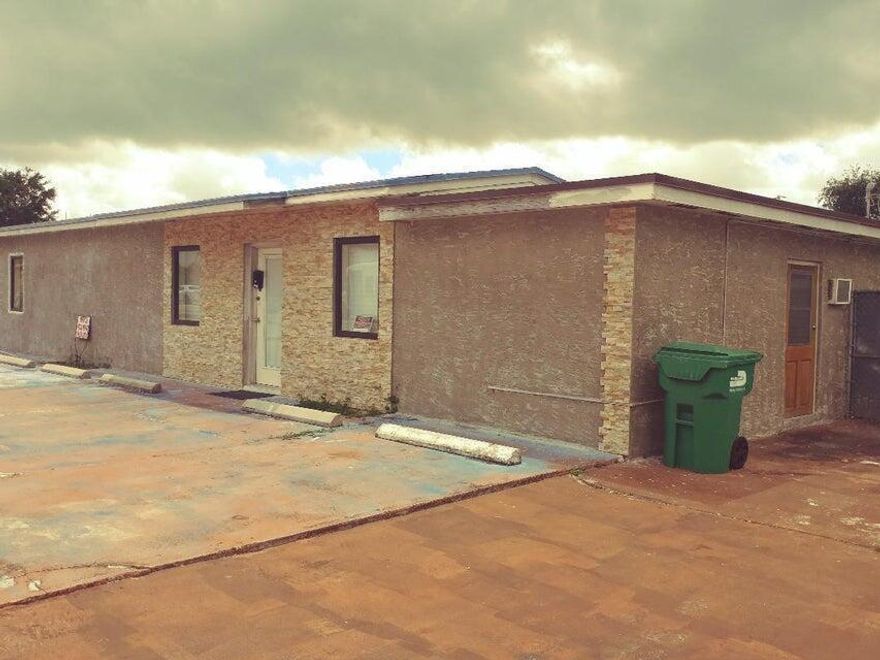 RARE GEM 3/1WORK AND PLAY!PERFECT FOR A HOME BASE BUSINNESS!CORNER LOT WITH PLENTY OF PARKING!CLOSE TO THE HARD ROCK STADIUM & CASINO! GREAT EXPOSURE NEAR I-95 AND THE 826 INTERCHANGES!