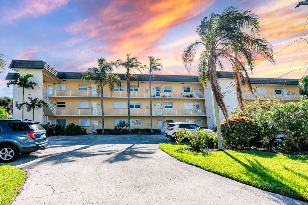 Photo of 1351 Bayshore Drive #303, Fort Pierce, FL 34949 (MLS # R11035812)