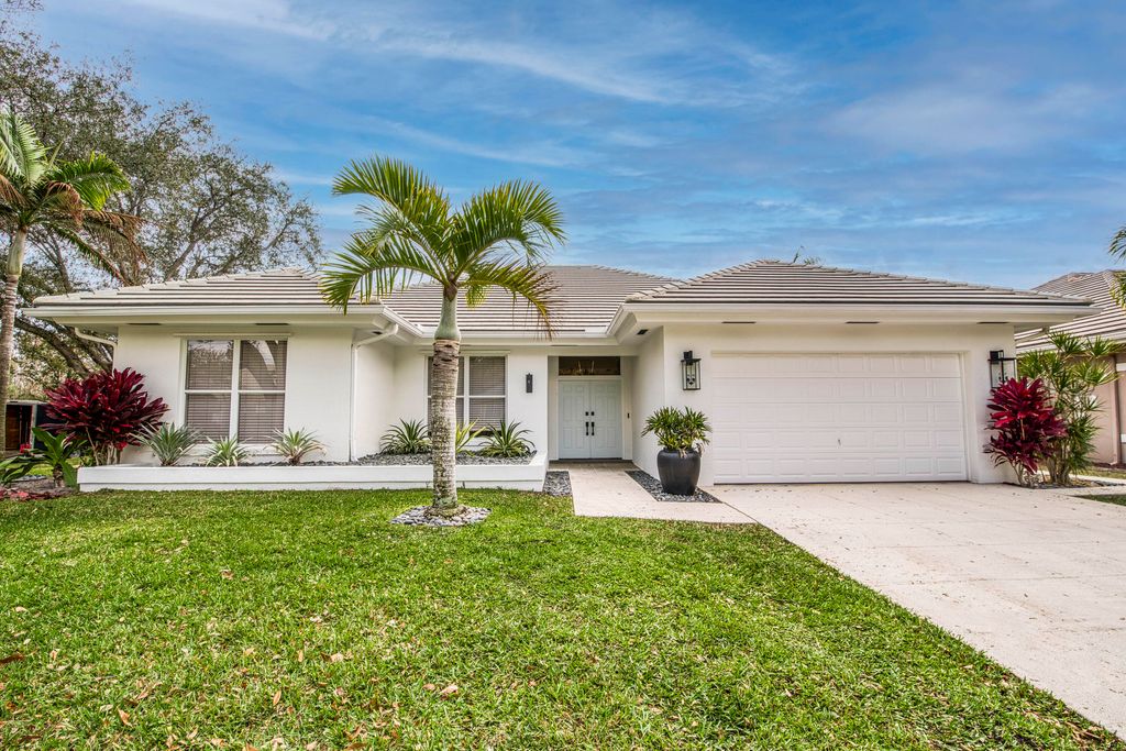 Photo of 6163 Winding Lake Drive, Jupiter, FL 33458 (MLS # R11166437)