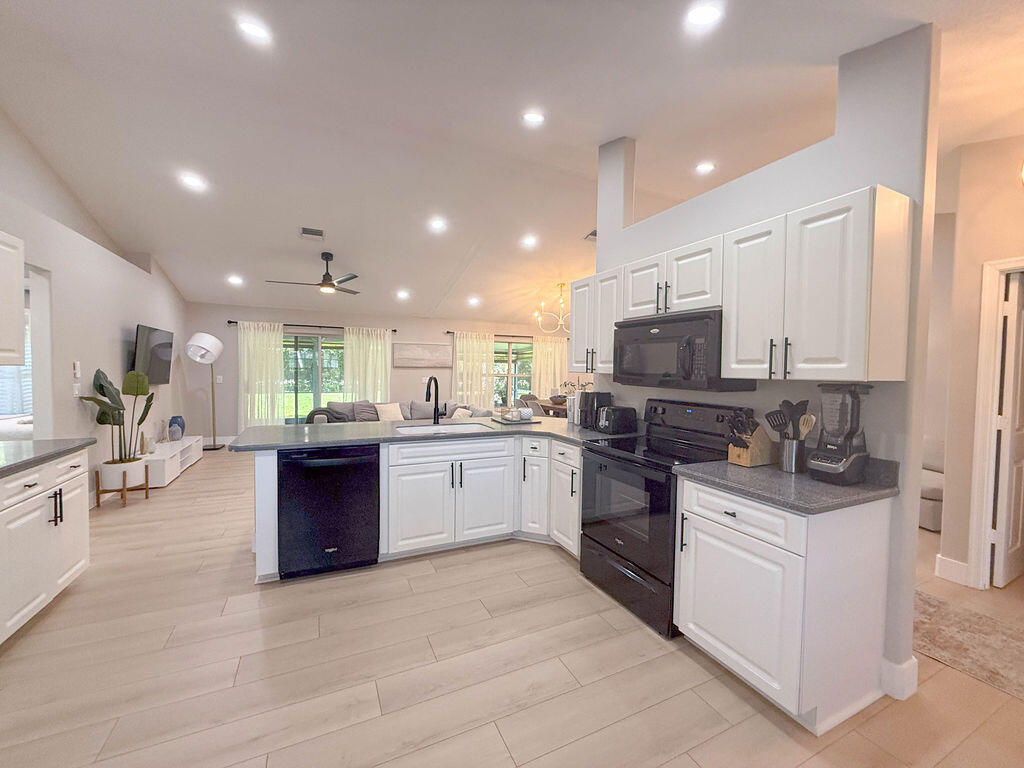 SUGAR POND MANOR OF WELLINGTONLT 67 BLK 51 - Residential Lease