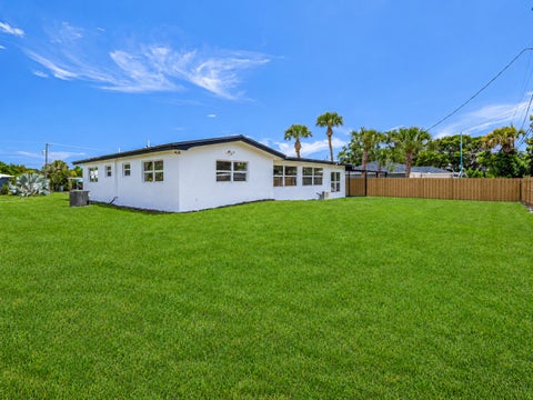 Tiny photo for 375 Manly Avenue, Sebastian, FL 32958 (MLS # B26089866)