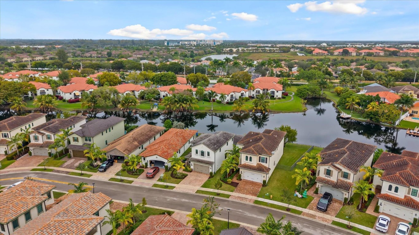 PEMBROKE LAKES SOUTH - Residential