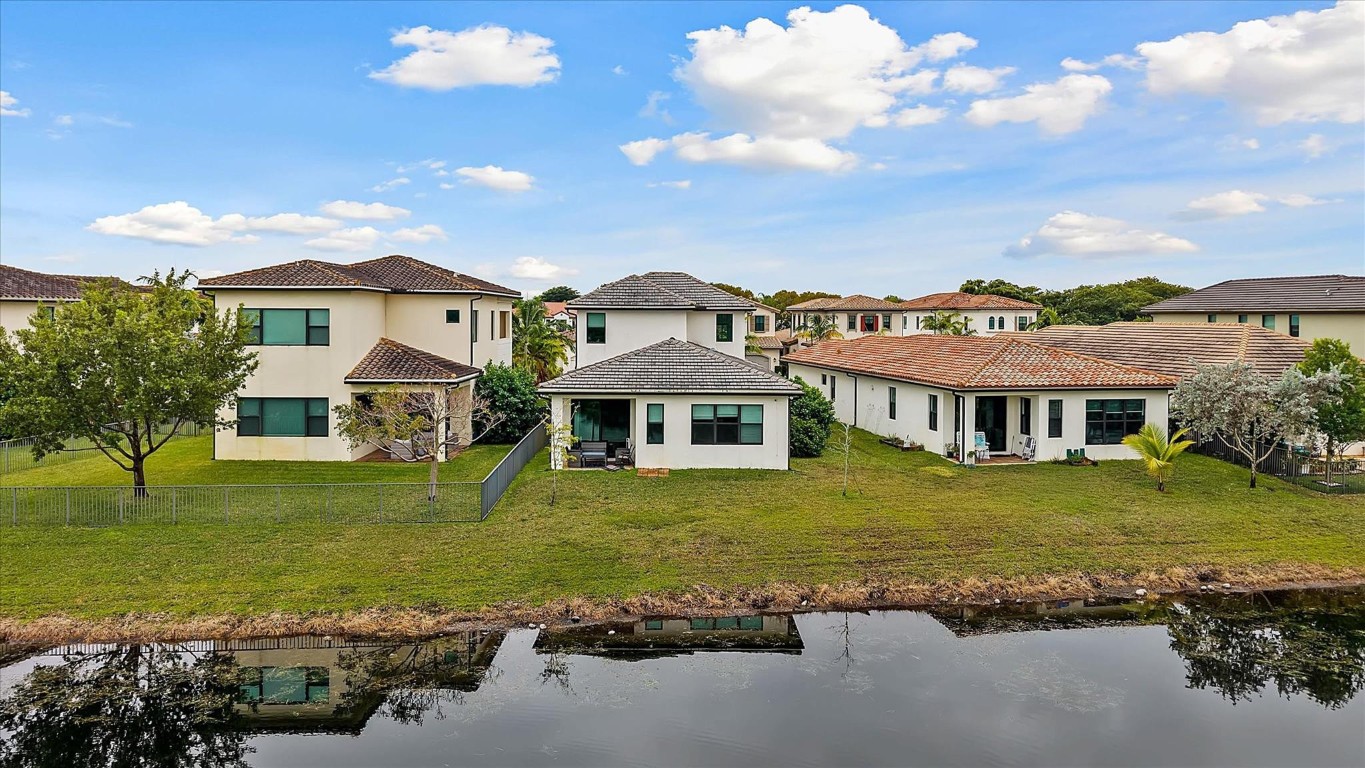 PEMBROKE LAKES SOUTH - Residential