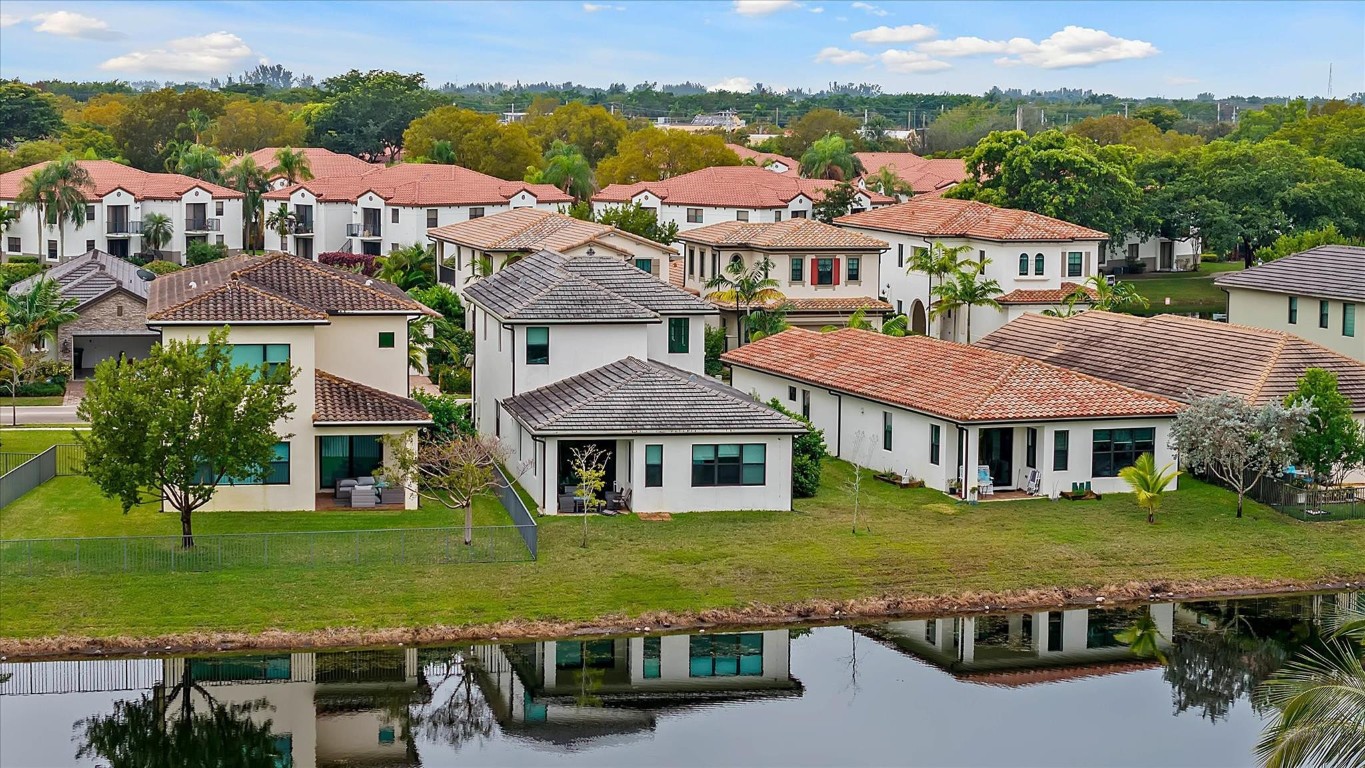 PEMBROKE LAKES SOUTH - Residential