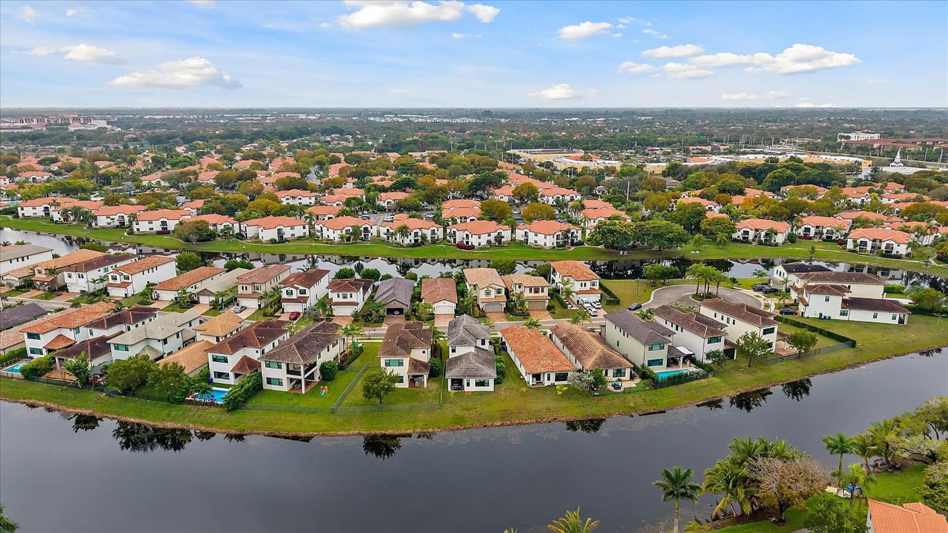PEMBROKE LAKES SOUTH - Residential
