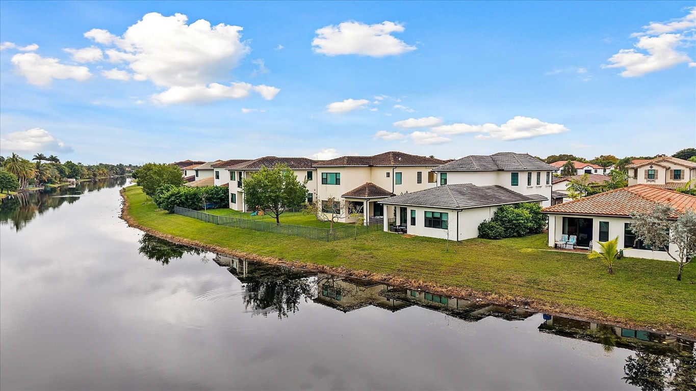 PEMBROKE LAKES SOUTH - Residential