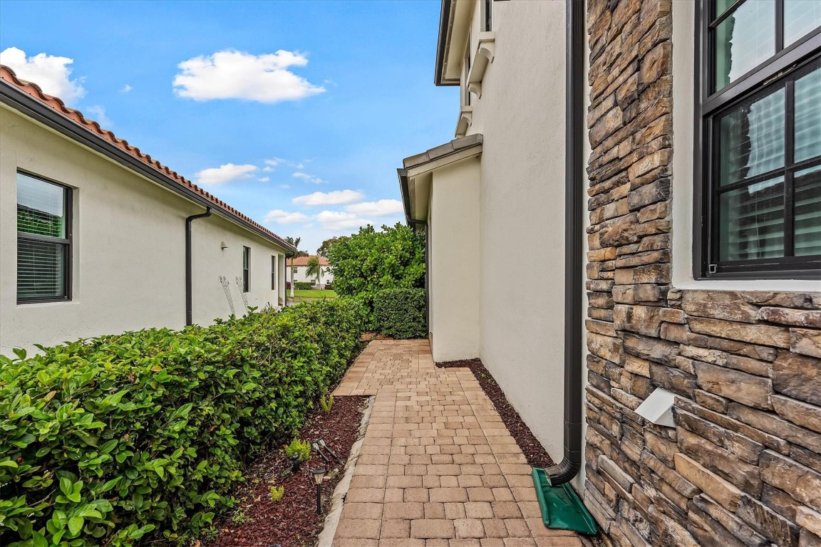 PEMBROKE LAKES SOUTH - Residential