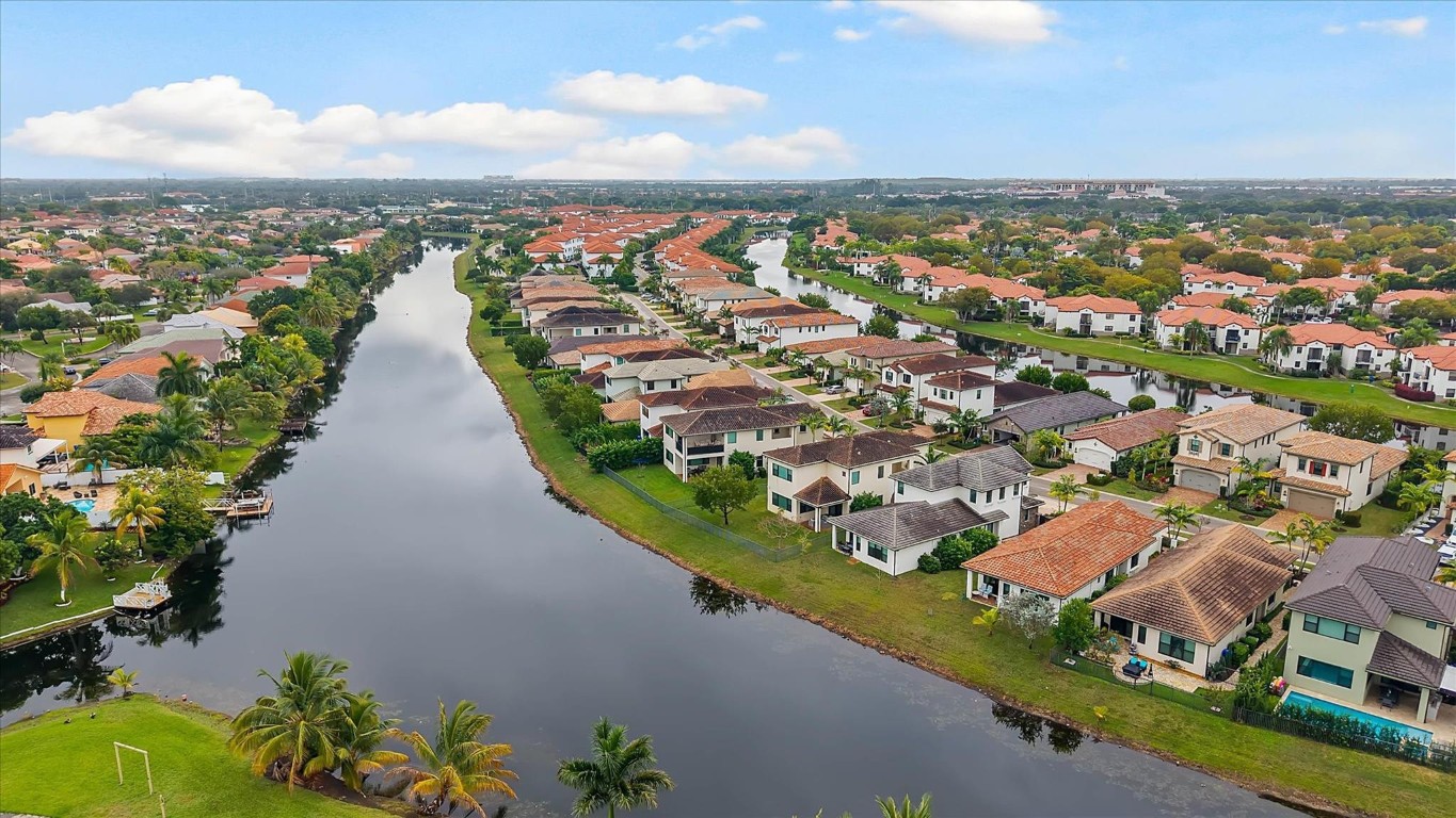 PEMBROKE LAKES SOUTH - Residential