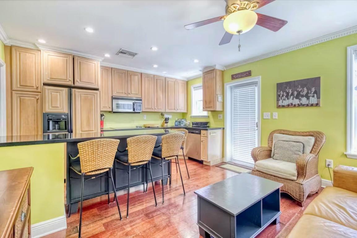 View photos, virtual tours, details... 327 Connecticut St 21