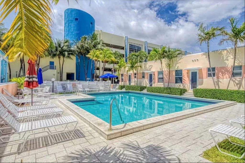 Photo of 327 Connecticut St #21, Hollywood, FL 33019 (MLS # F10531898)