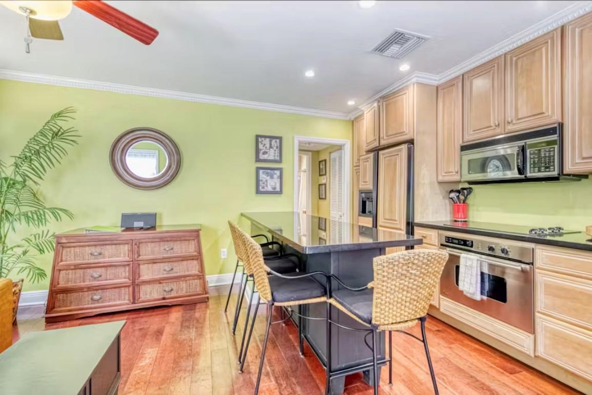 View photos, virtual tours, details... 327 Connecticut St 21