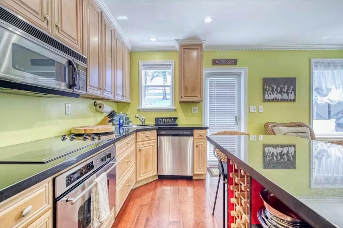 View photos, virtual tours, details... 327 Connecticut St 21