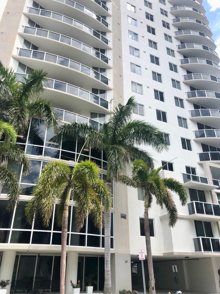 Location, Location, Near Midtown, Wynwood, great neighborhood,close to the beaches1 BED/1 BATH with your covered private garage.Lobby with 24 hours Front Desk. Totally update , new paint , washer and dryer.New countertops.