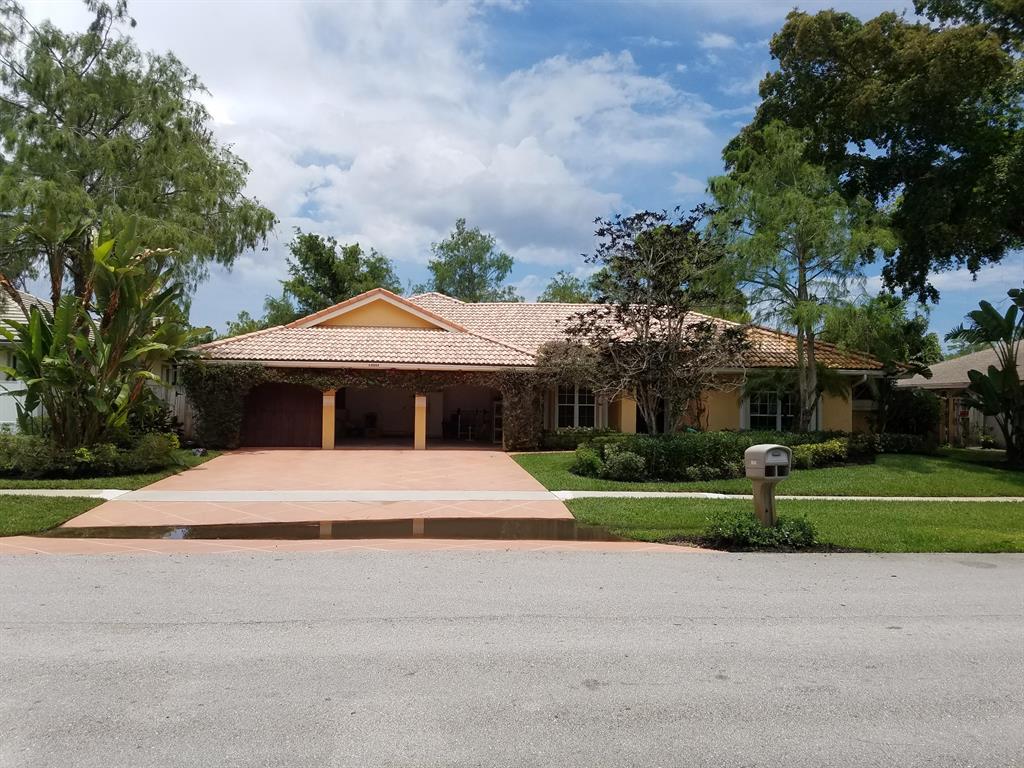 Large 5 bed, 3.5 bath, 3 car garage home on a quarter acre lot in a non-HOA community in the heart of Wellington. Fully fenced yard, landscaped with privacy, lawn care included in rent, large screened & covered patio, outdoor sitting area with fire pit, large kitchen, family room, living room, breakfast area, formal dining area, close to ''A'' rated schools, shopping, show grounds and much more. Available as an annual furnished rental, short term off season rental or for sale.