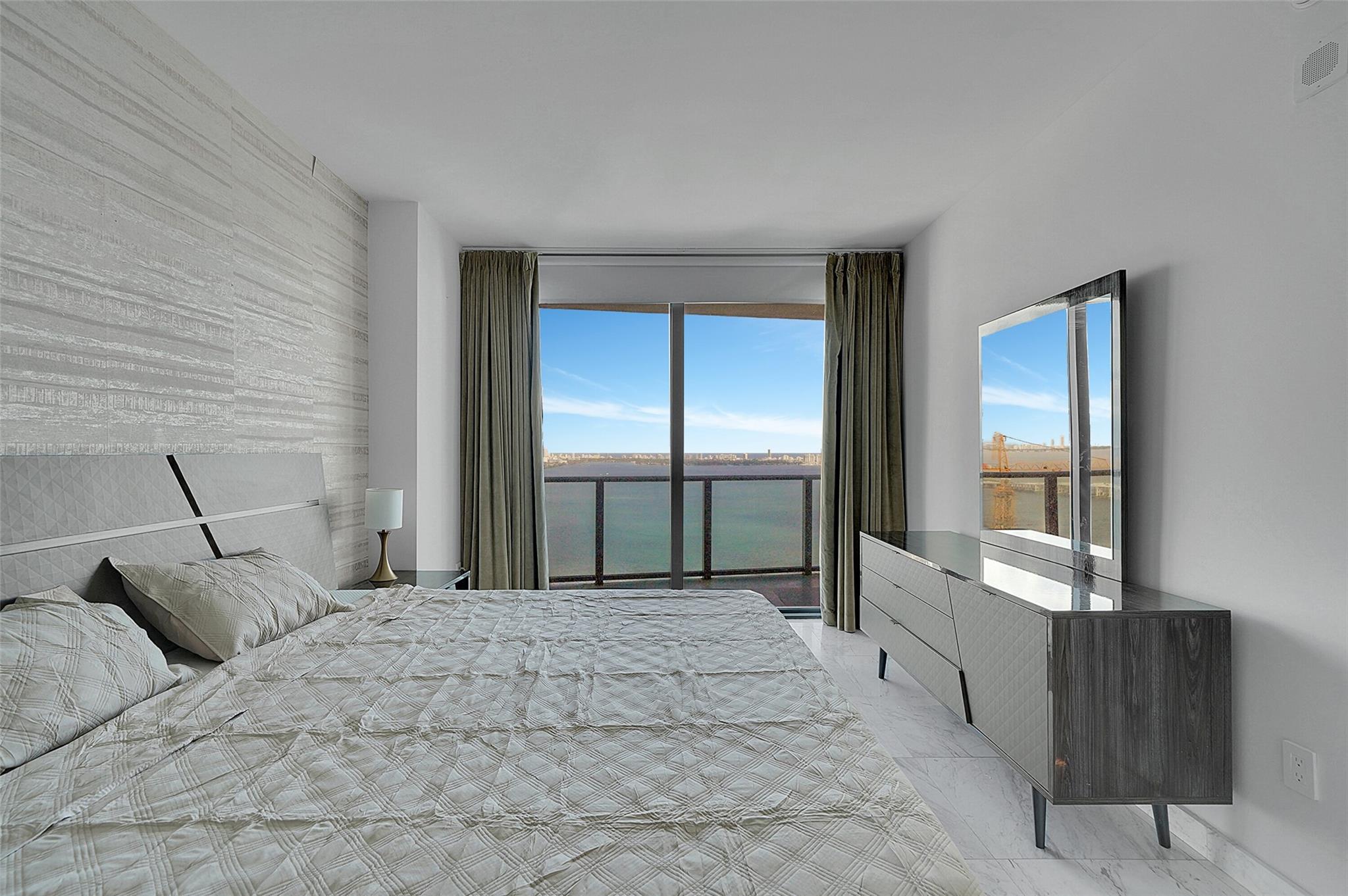 Icon Bay - Residential