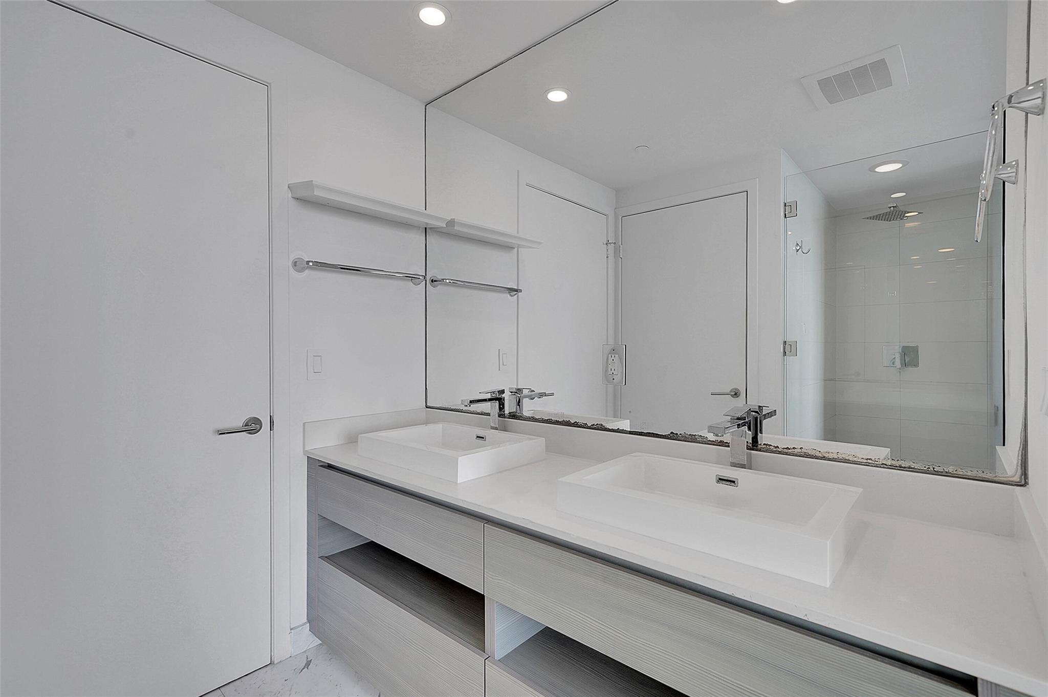 Icon Bay - Residential