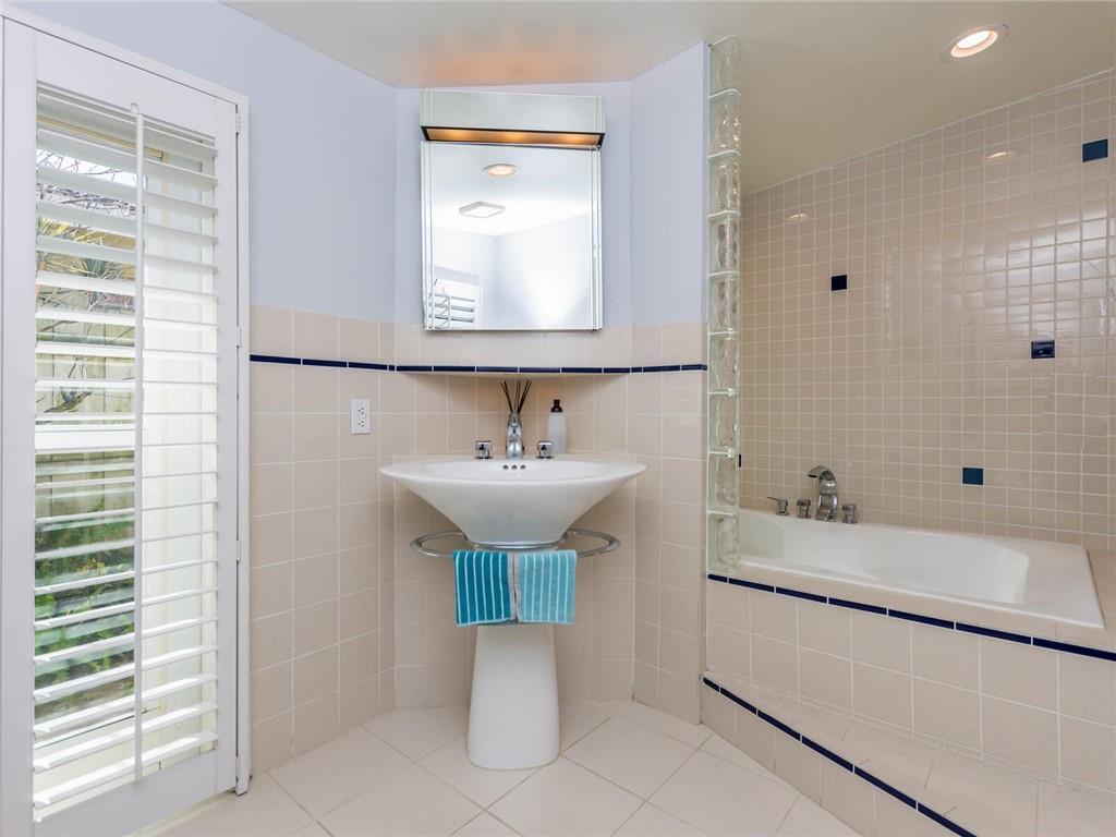 Edgewater Estates 40-7 B - Residential Lease