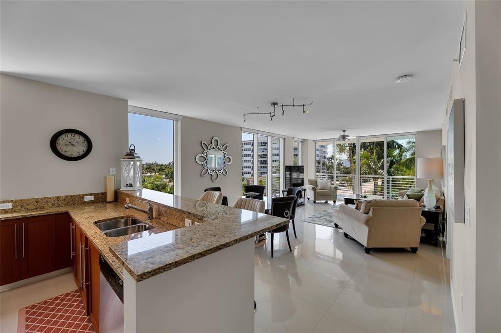 2821 N Ocean Boulevard 307s