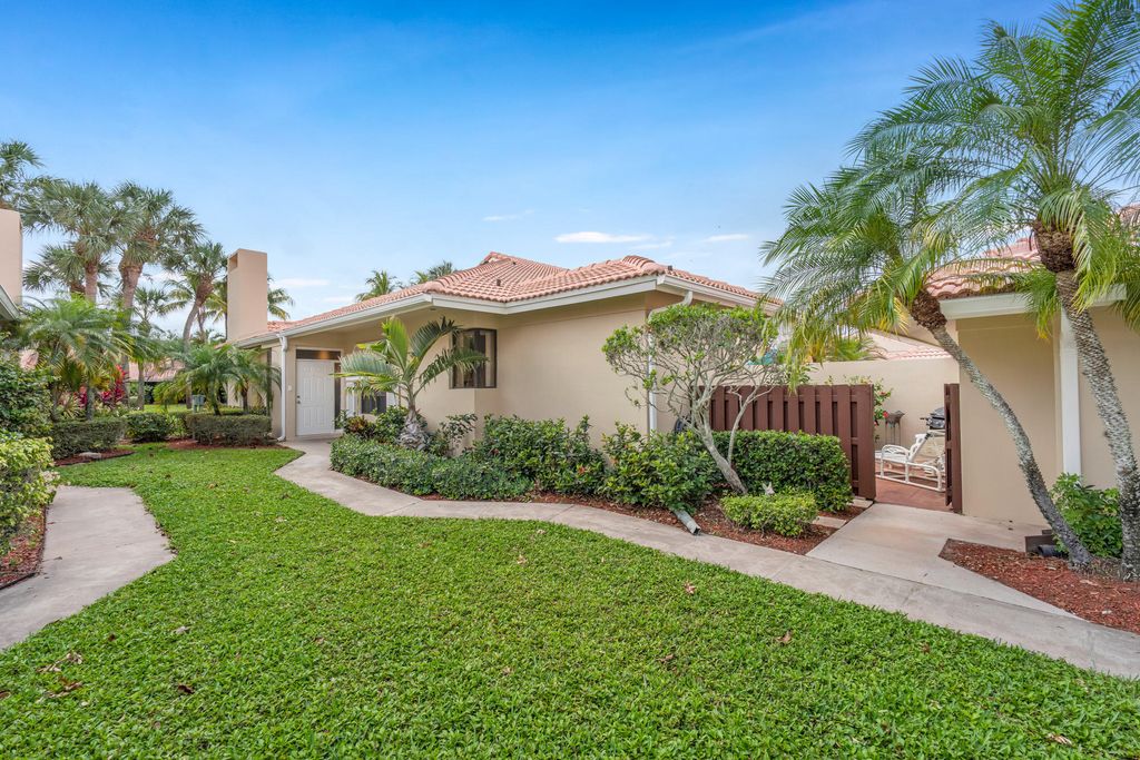 Photo of 135 Old Meadow Way, Palm Beach Gardens, FL 33418 (MLS # B26030490)
