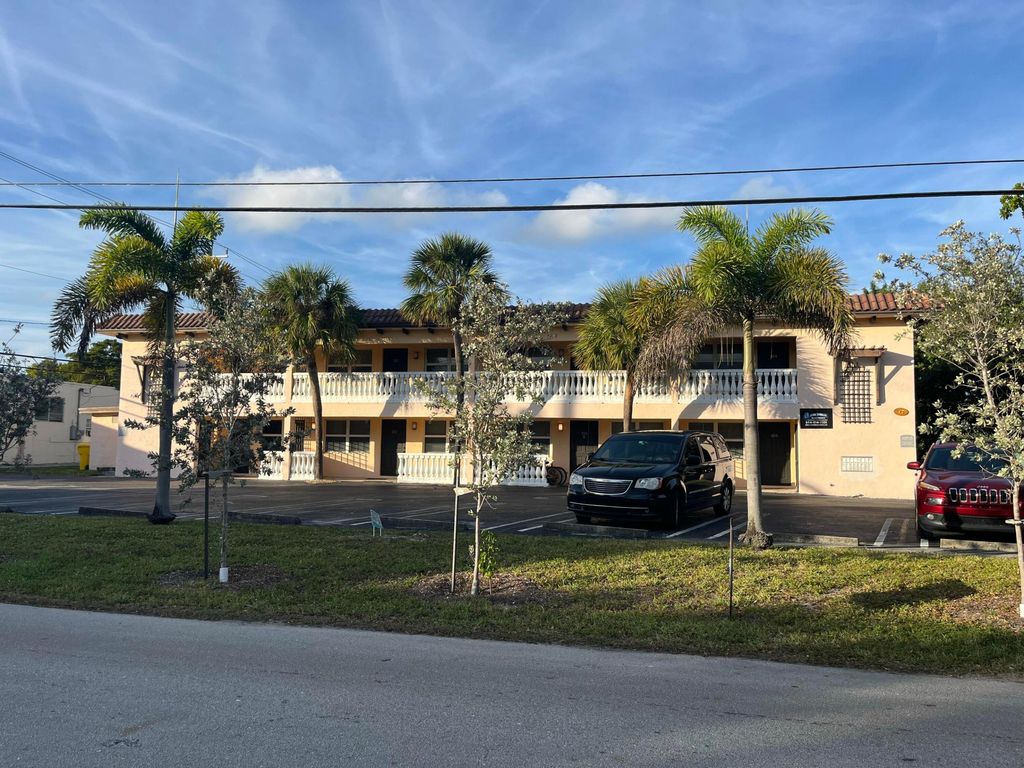 Photo of 613 NE 4th Street #202, Delray Beach, FL 33483 (MLS # R11148504)