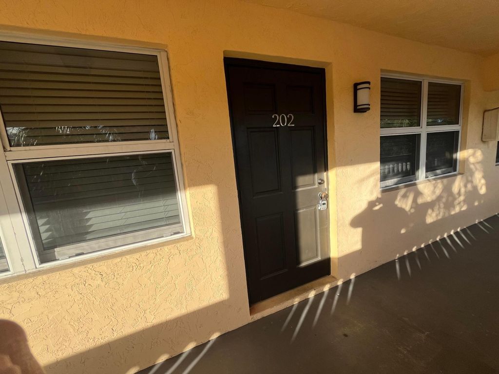 Photo of 613 NE 4th Street #202, Delray Beach, FL 33483 (MLS # R11148504)