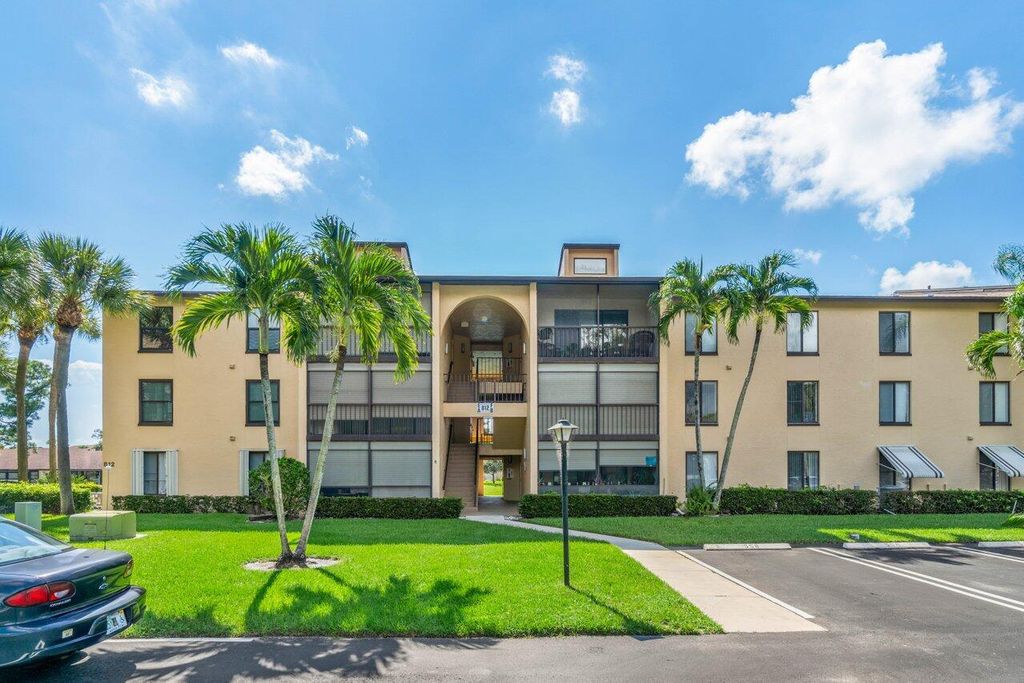 Photo of 812 Sky Pine Way #E2, Greenacres, FL 33415 (MLS # R10921187)