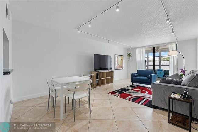 2800 Somerset Drive 201 j