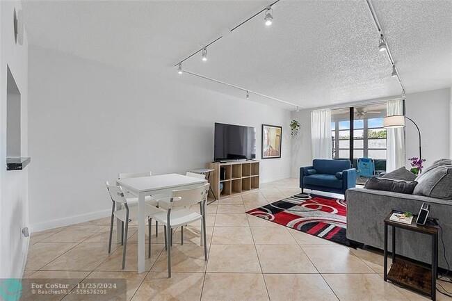 2800 Somerset Dr 201 j