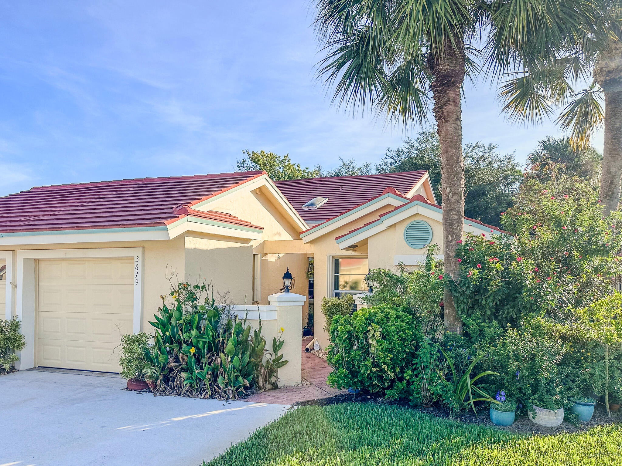 3679 SW WHISPERING SOUND Drive