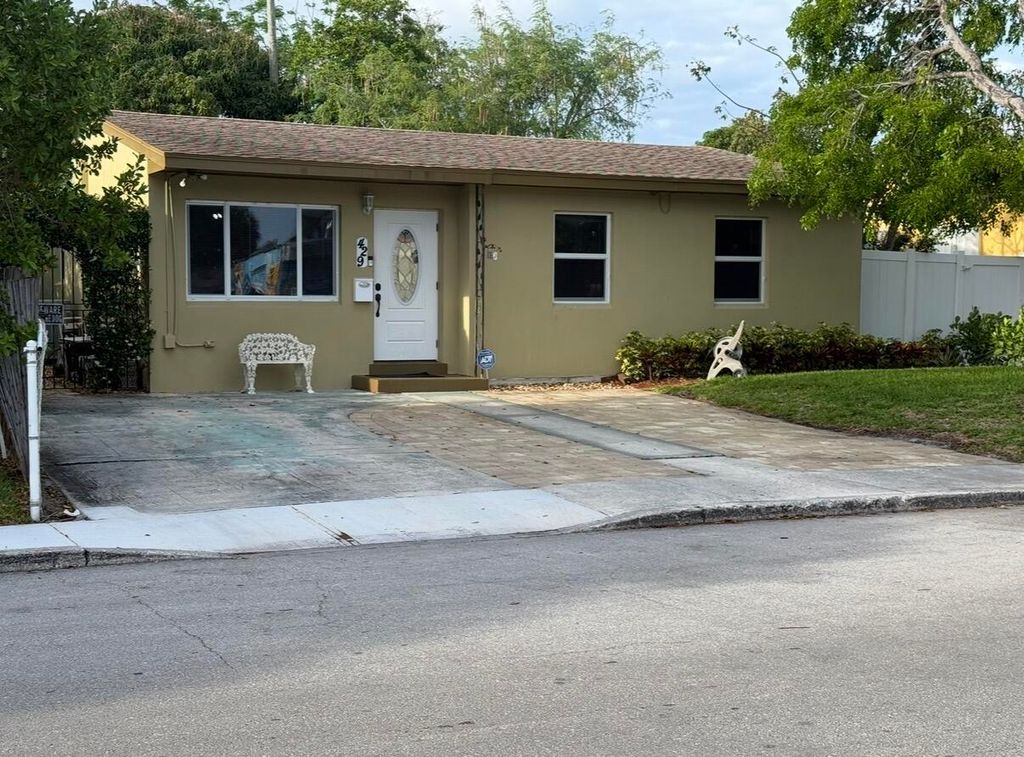 Photo of 429 Summa Street, West Palm Beach, FL 33405 (MLS # B26023080)