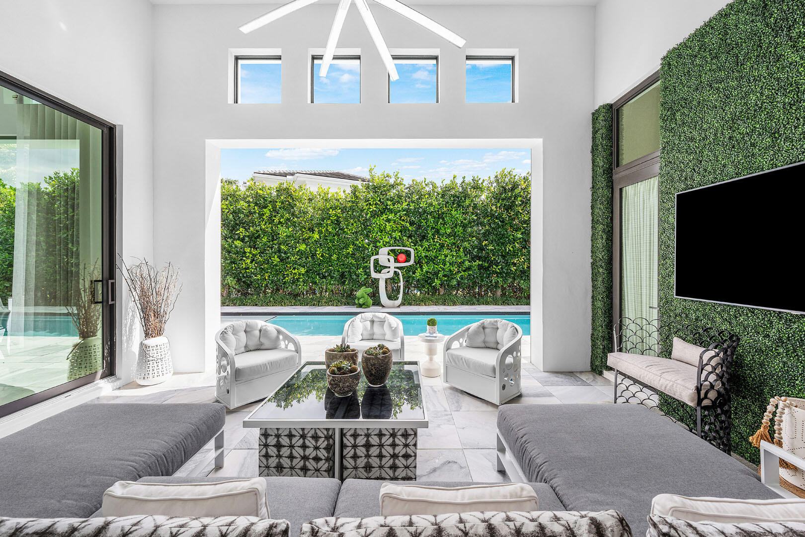 ROYAL PALM YACHT & COUNTRY CLUB - Residential