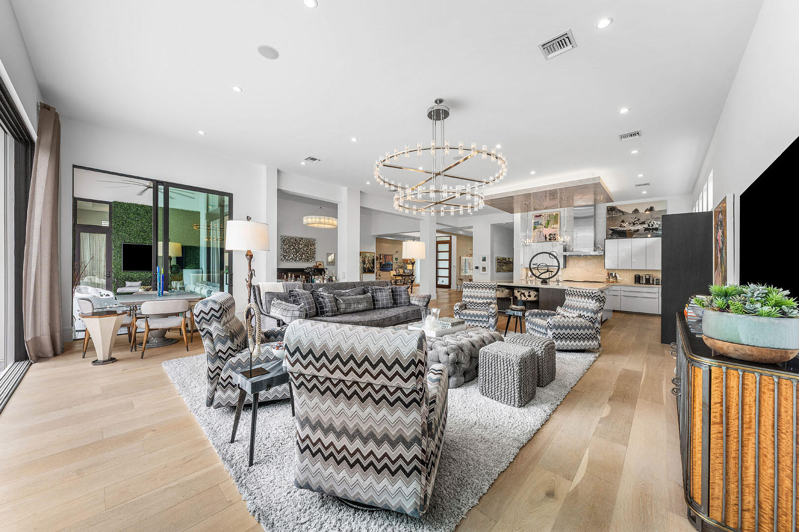 ROYAL PALM YACHT & COUNTRY CLUB - Residential