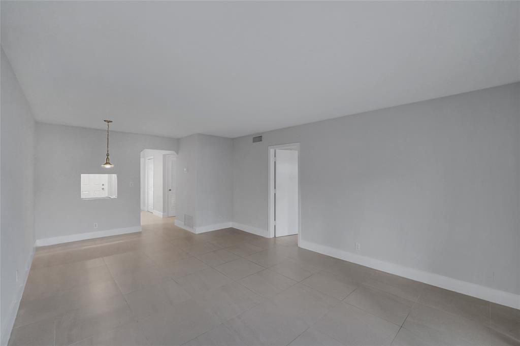 listing image 0
