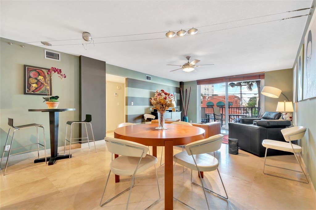 Photo of 112 N Birch Road #202, Fort Lauderdale, FL 33304 (MLS # F10549512)