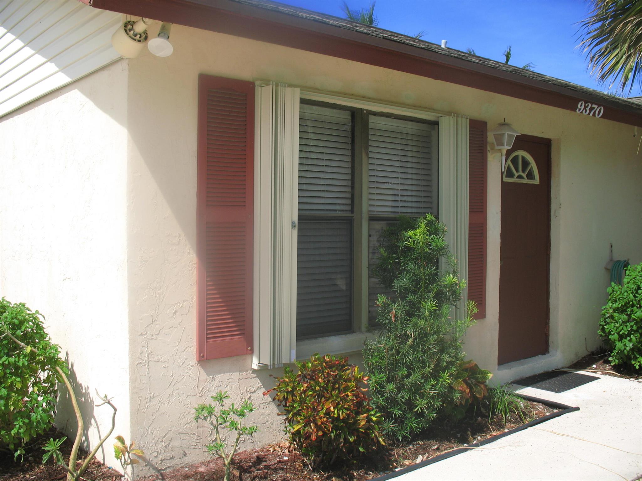 Very Spacious 2/2 Corner Villa with Remodeled Eat-In Kitchen & Master Bath. Full capacity washer & dryer. Ceramic Tiles throughout. Beautiful private fenced-in backyard with blooming Plumeria trees. Freshly painted with new knockdown ceilings. Lawn Maintenance is included. Move-in Ready with NO HOA. Pet Friendly. Conveniently located just minutes from I-95 & Northlake Blvd, Palm Beach Gardens Mall, and just ten minutes to our great beaches.