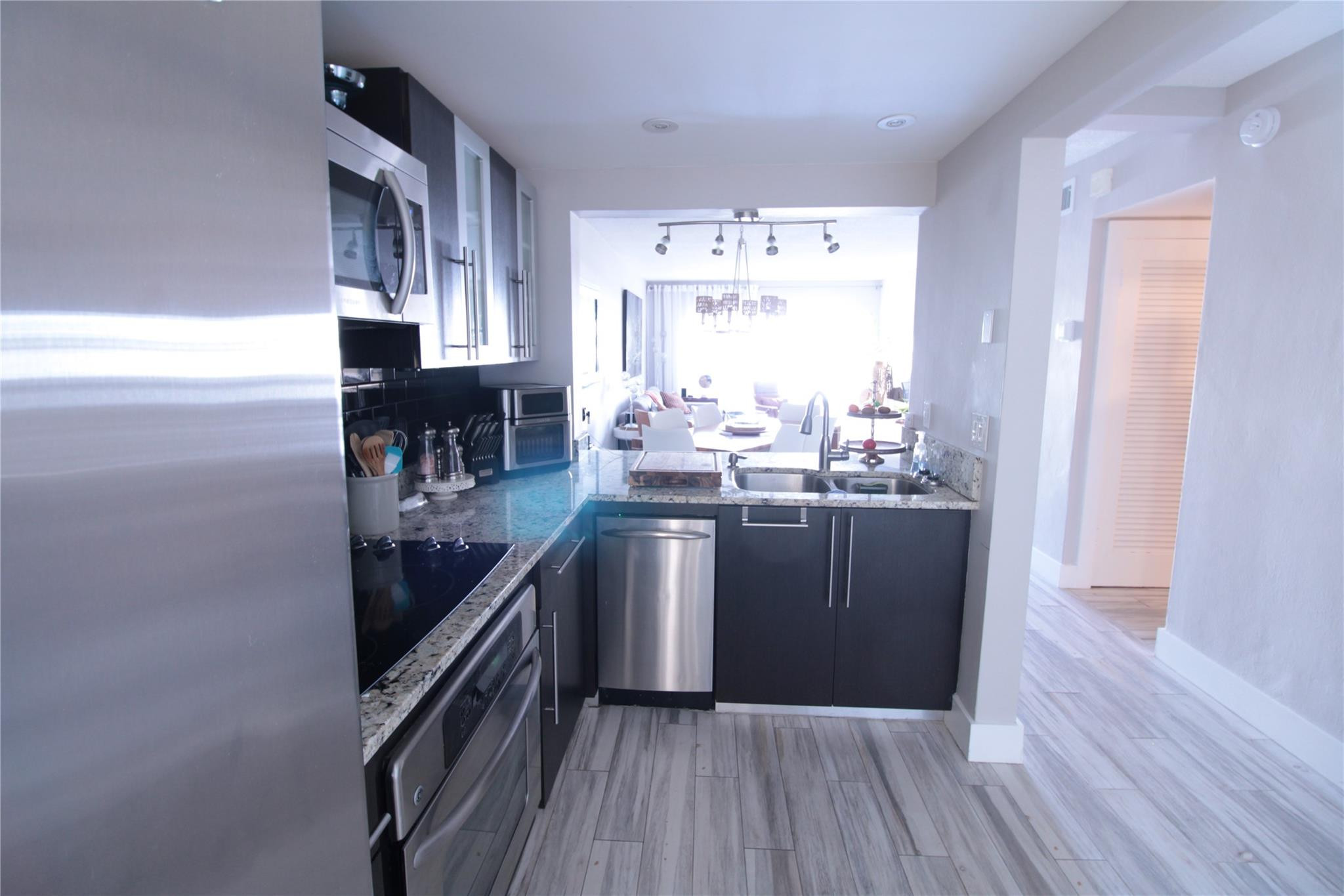 440 Paradise Isle Boulevard 105