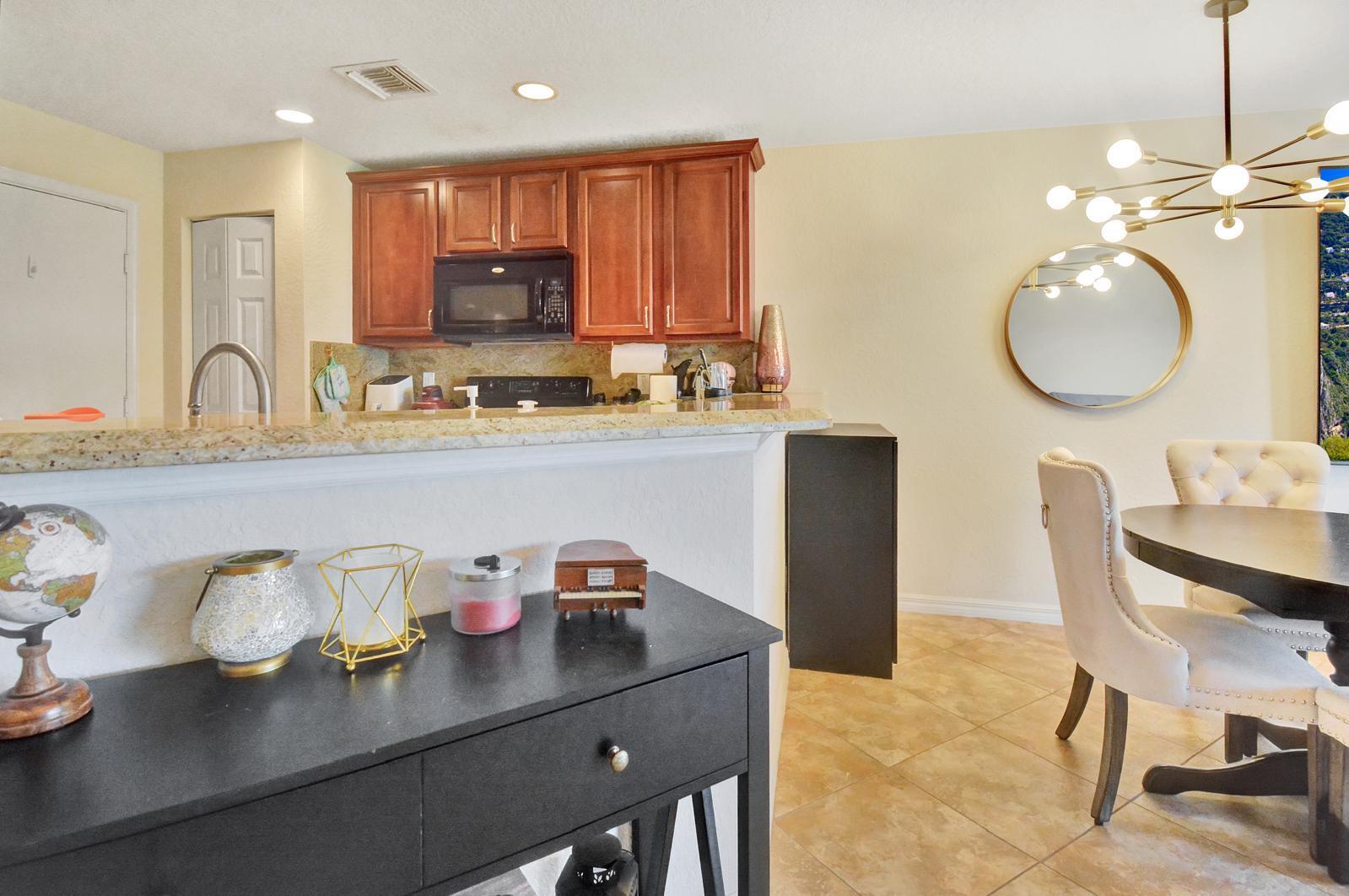 ROYAL WOODS CONDO - Residential Lease