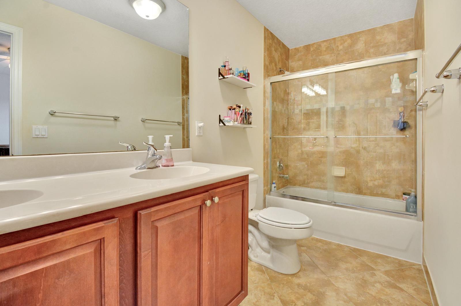 ROYAL WOODS CONDO - Residential Lease