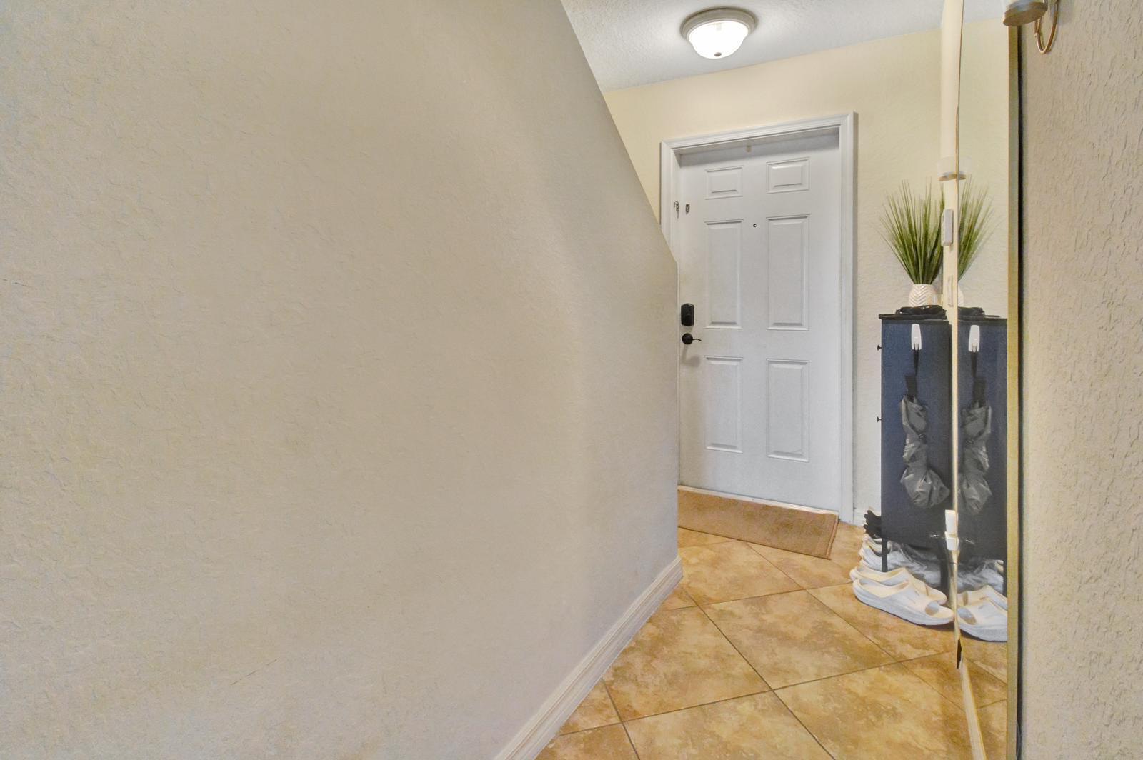 ROYAL WOODS CONDO - Residential Lease