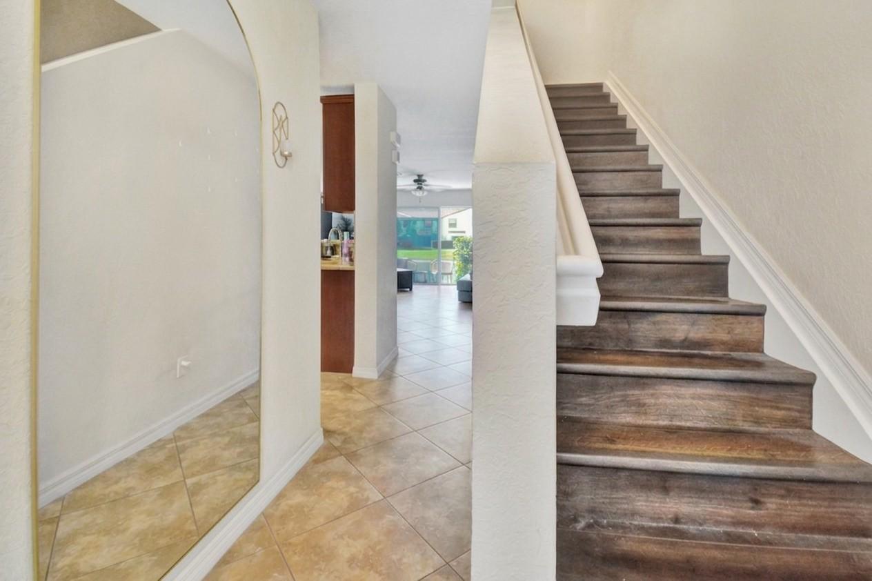 ROYAL WOODS CONDO - Residential Lease