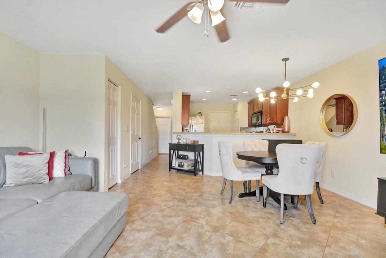 ROYAL WOODS CONDO - Residential Lease