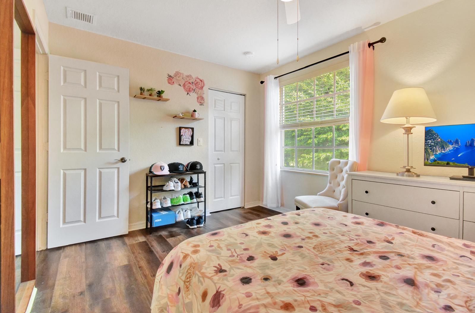 ROYAL WOODS CONDO - Residential Lease