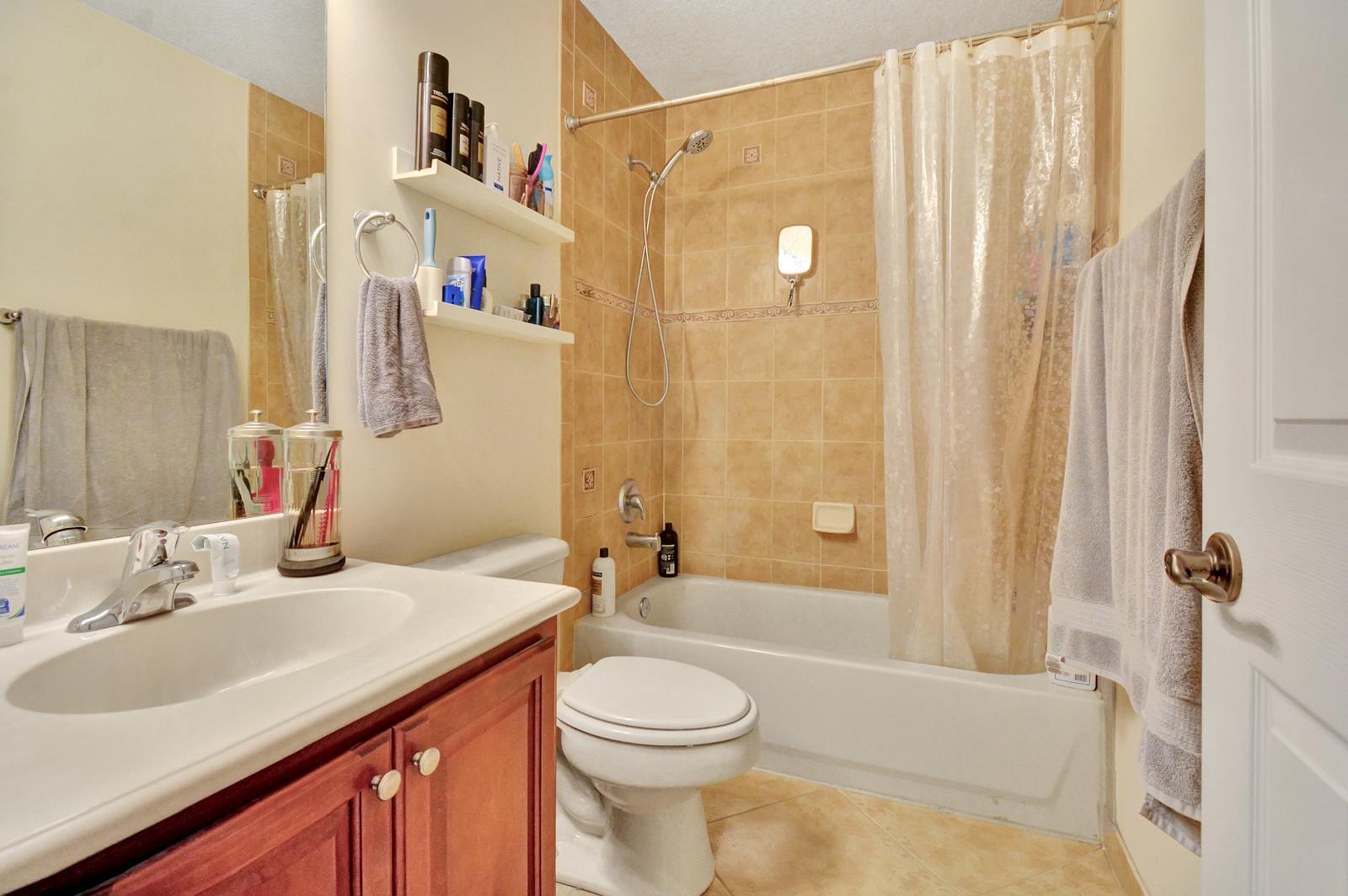 ROYAL WOODS CONDO - Residential Lease