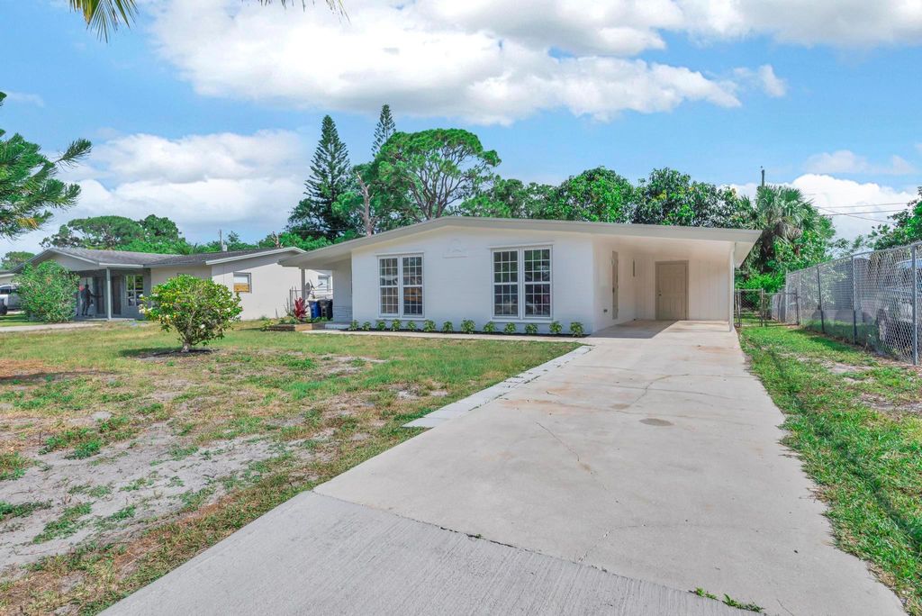 Photo of 907 Skylark Drive, Fort Pierce, FL 34982 (MLS # R11095210)