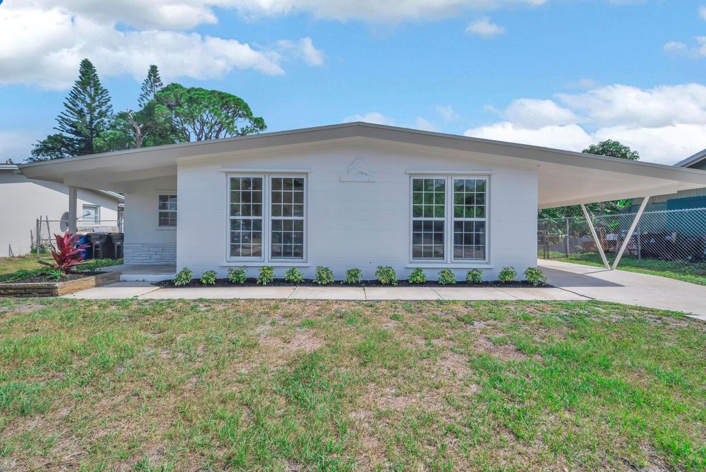 Photo of 907 Skylark Drive, Fort Pierce, FL 34982 (MLS # R11095210)