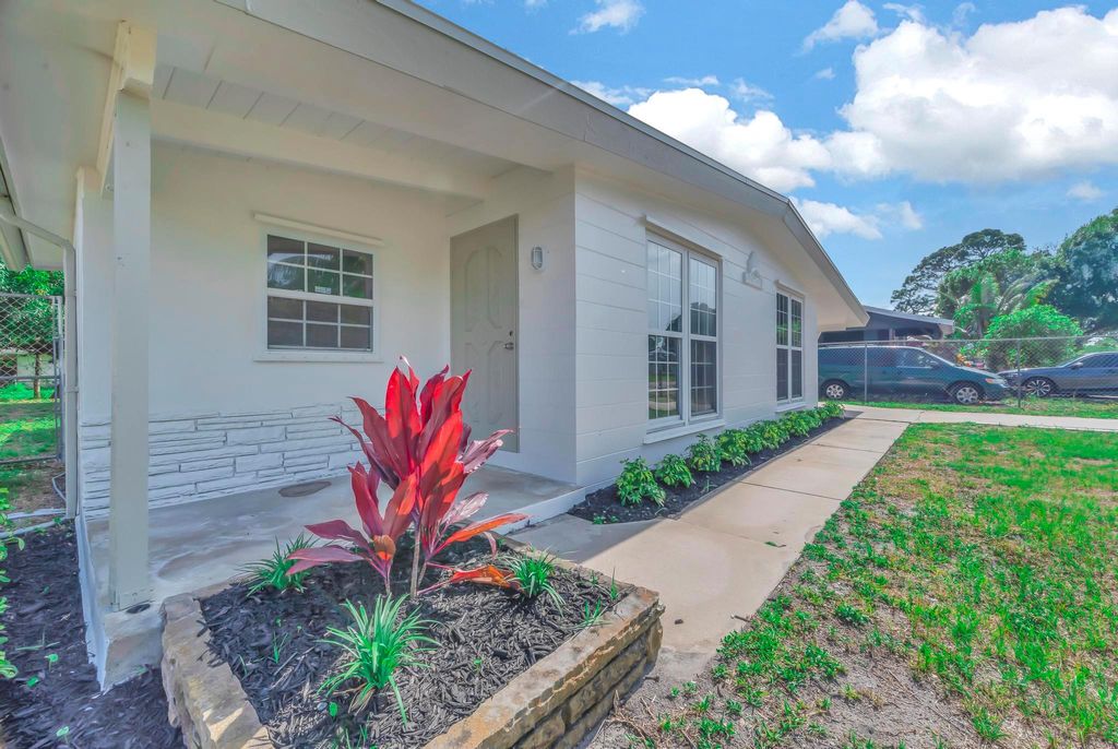 Photo of 907 Skylark Drive, Fort Pierce, FL 34982 (MLS # R11095210)